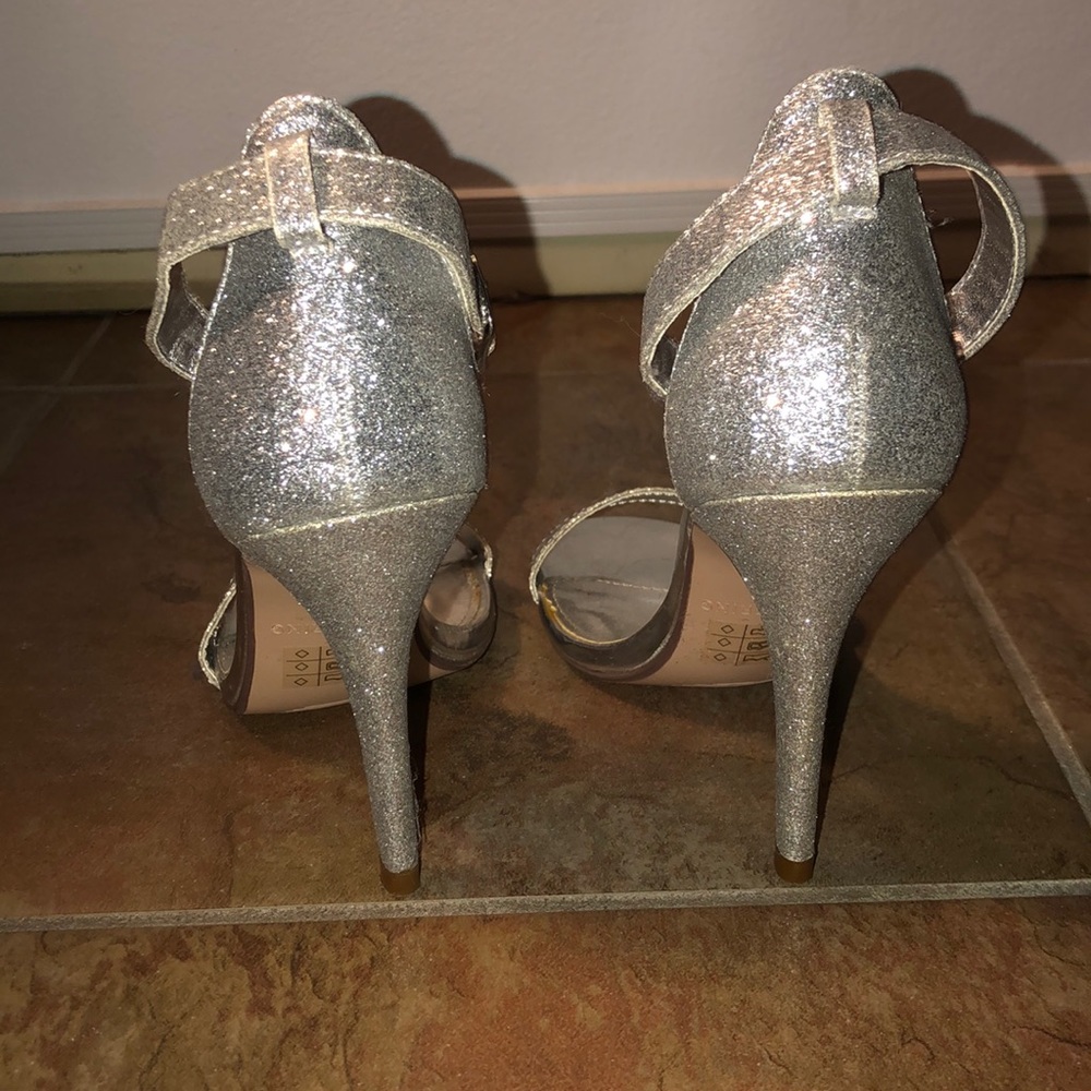 Call it Spring silver heels! - Picture 5 of 6
